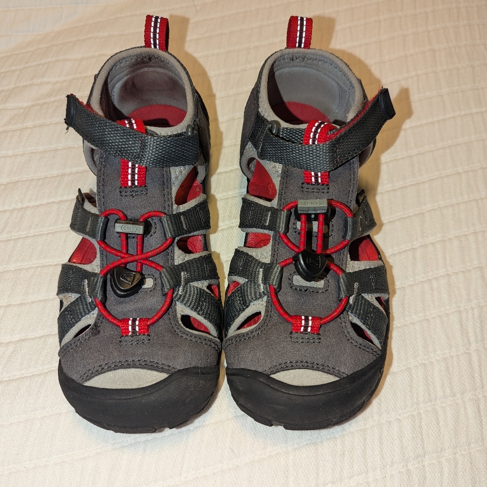 Keen Hiking Sandals (Closed Toe)- Youth
